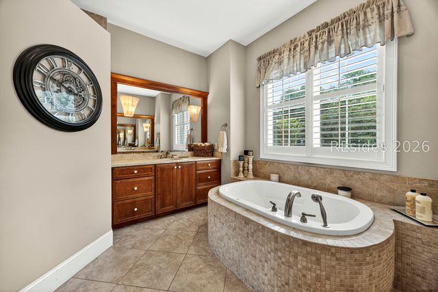 3 Chestnut Ln, Hilton Head Island, SC 29926