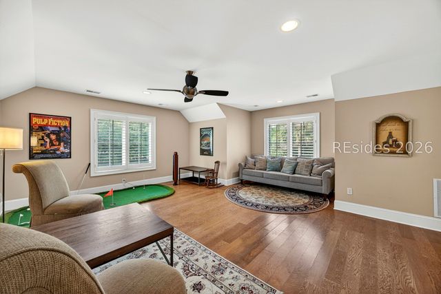 3 Chestnut Ln, Hilton Head Island, SC 29926
