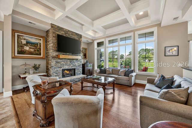 3 Chestnut Ln, Hilton Head Island, SC 29926