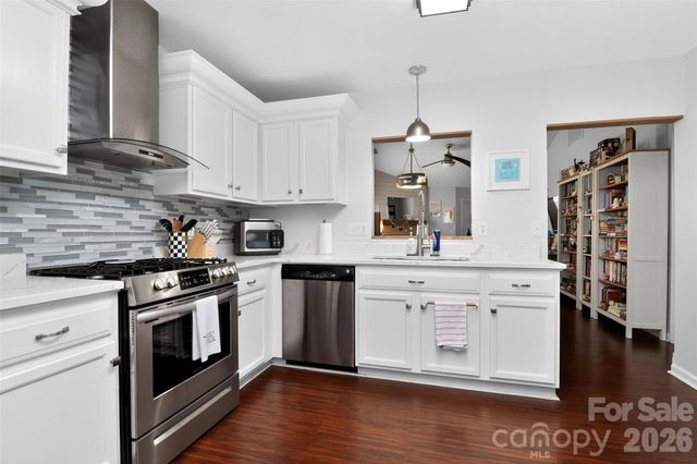 5422 Harris Cove Drive, Charlotte, NC 28269