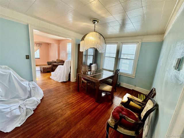 4 Highland Court, Far Rockaway, NY 11691