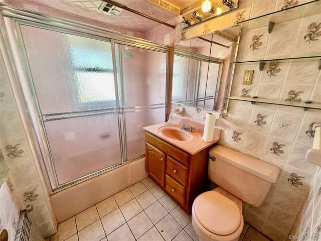 4 Highland Court, Far Rockaway, NY 11691