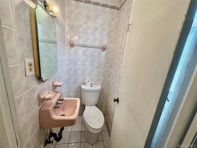 4 Highland Court, Far Rockaway, NY 11691