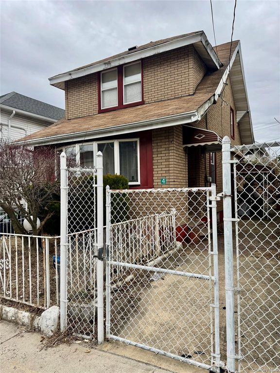 4 Highland Court, Far Rockaway, NY 11691