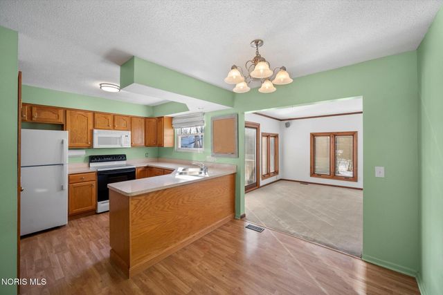 3845 Fairwood Drive, Sylvania, OH 43560