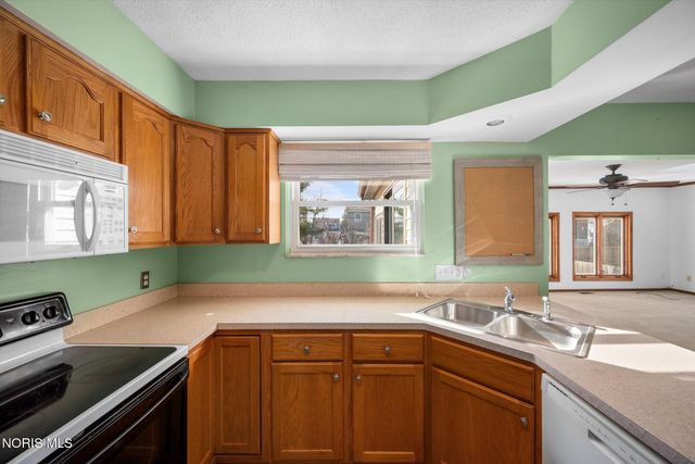 3845 Fairwood Drive, Sylvania, OH 43560