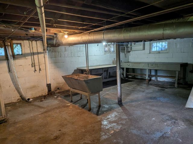 2415 Begole Street, Flint, MI 48504