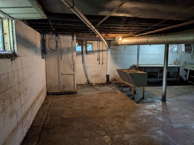 2415 Begole Street, Flint, MI 48504