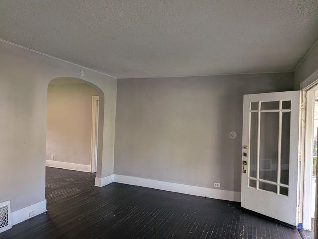 2415 Begole Street, Flint, MI 48504