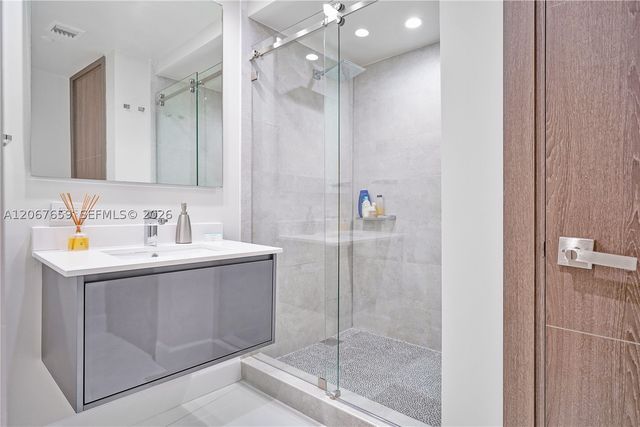 901 Brickell Key Blvd 2507, Miami, FL 33131