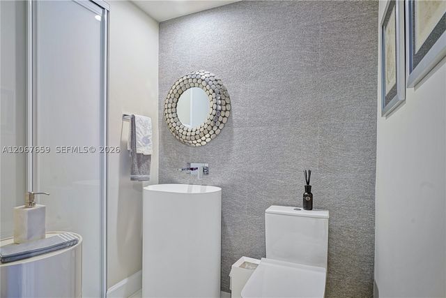 901 Brickell Key Blvd 2507, Miami, FL 33131