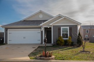 2717 Swarm Ct, Columbia, TN 38401