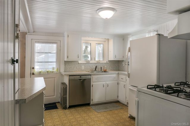 360 S Country Road, Brookhaven, NY 11719