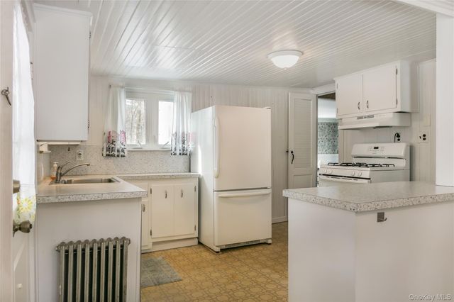 360 S Country Road, Brookhaven, NY 11719