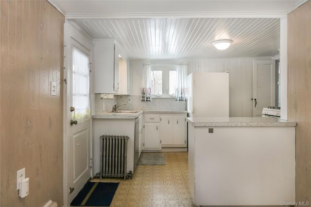 360 S Country Road, Brookhaven, NY 11719