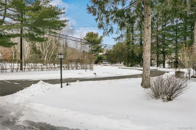 360 S Country Road, Brookhaven, NY 11719