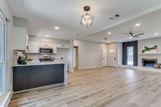 900 Hillside Lane, Flower Mound, TX 75028