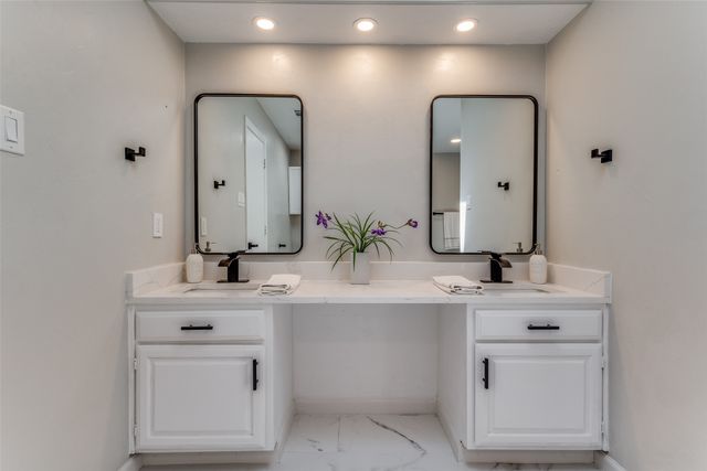 900 Hillside Lane, Flower Mound, TX 75028