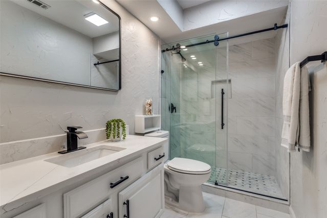 900 Hillside Lane, Flower Mound, TX 75028