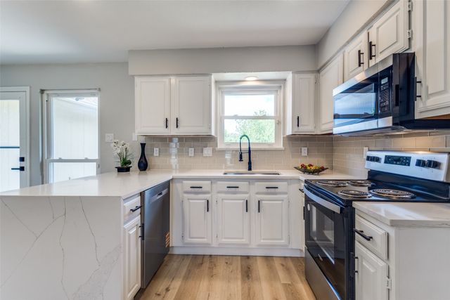 900 Hillside Lane, Flower Mound, TX 75028