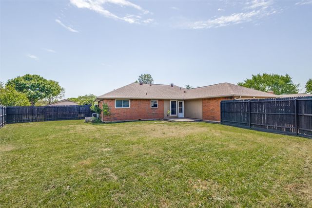 900 Hillside Lane, Flower Mound, TX 75028