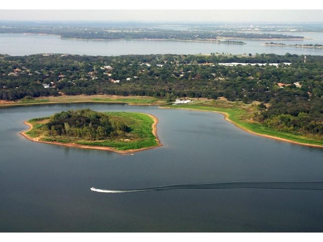 900 Hillside Lane, Flower Mound, TX 75028