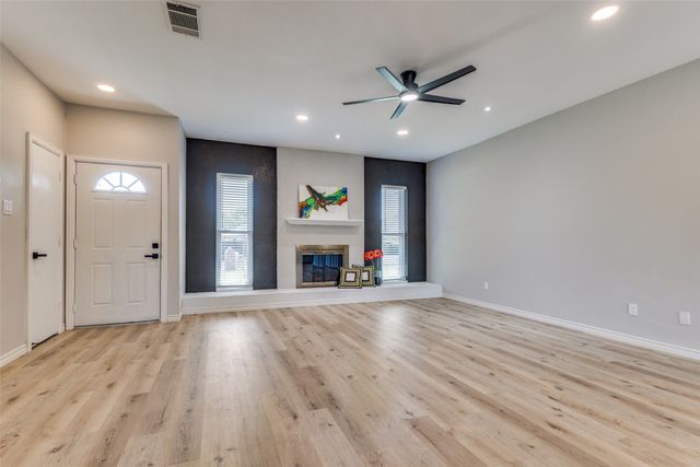 900 Hillside Lane, Flower Mound, TX 75028