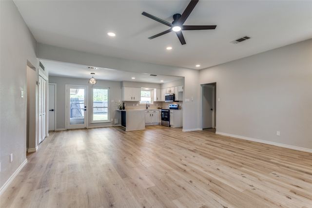 900 Hillside Lane, Flower Mound, TX 75028