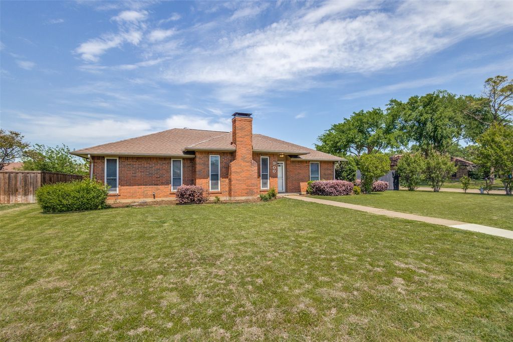 900 Hillside Lane, Flower Mound, TX 75028