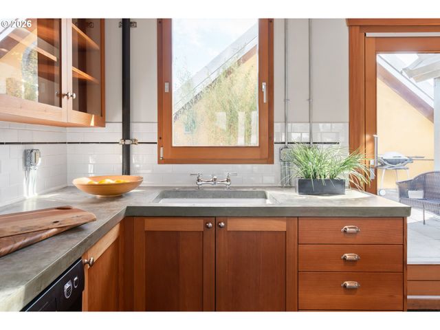 321 MILL St 4, Eugene, OR 97401