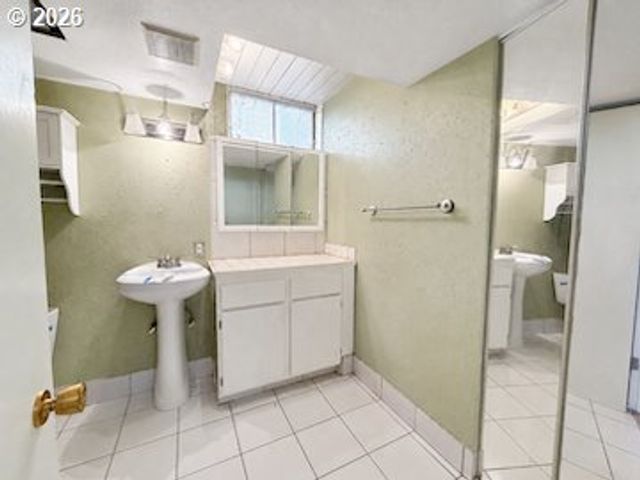 10505 Se LONG St, Portland, OR 97266