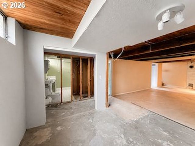 10505 Se LONG St, Portland, OR 97266