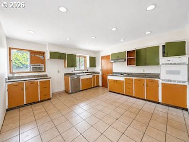 10505 Se LONG St, Portland, OR 97266