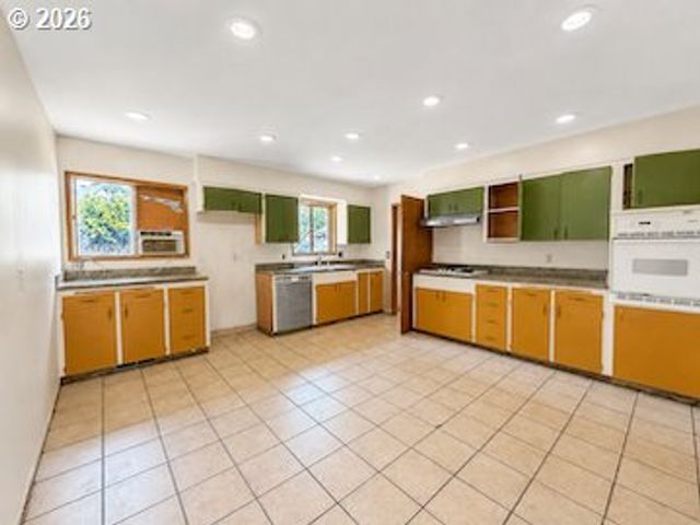 10505 Se LONG St, Portland, OR 97266