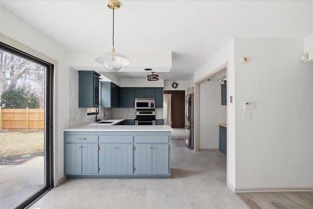 4615 S Camrose AVENUE, New Berlin, WI 53151