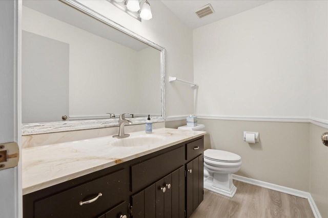 4615 S Camrose AVENUE, New Berlin, WI 53151