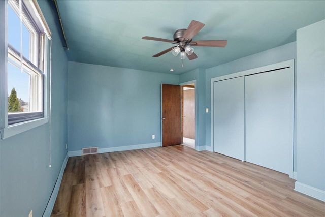 4615 S Camrose AVENUE, New Berlin, WI 53151