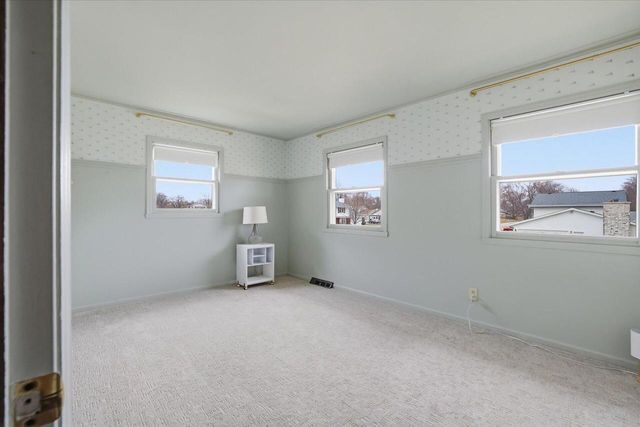 4615 S Camrose AVENUE, New Berlin, WI 53151