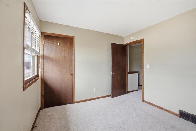 4615 S Camrose AVENUE, New Berlin, WI 53151