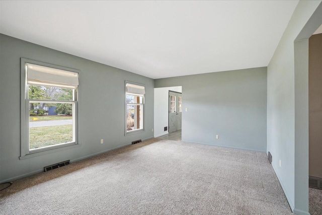 4615 S Camrose AVENUE, New Berlin, WI 53151