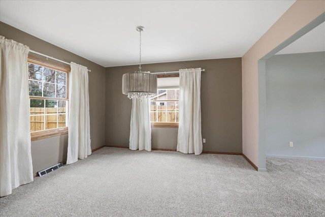 4615 S Camrose AVENUE, New Berlin, WI 53151