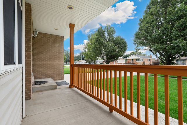 8542 Latrobe Avenue, Burbank, IL 60459
