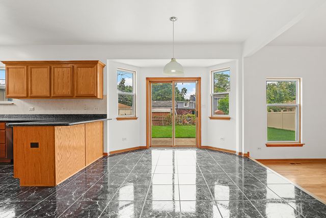 8542 Latrobe Avenue, Burbank, IL 60459