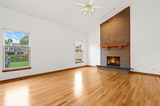 8542 Latrobe Avenue, Burbank, IL 60459