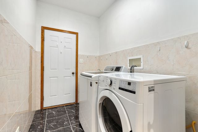 8542 Latrobe Avenue, Burbank, IL 60459