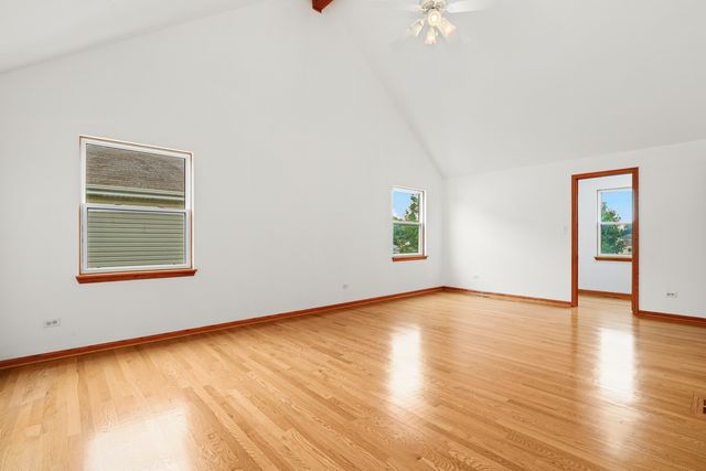 8542 Latrobe Avenue, Burbank, IL 60459