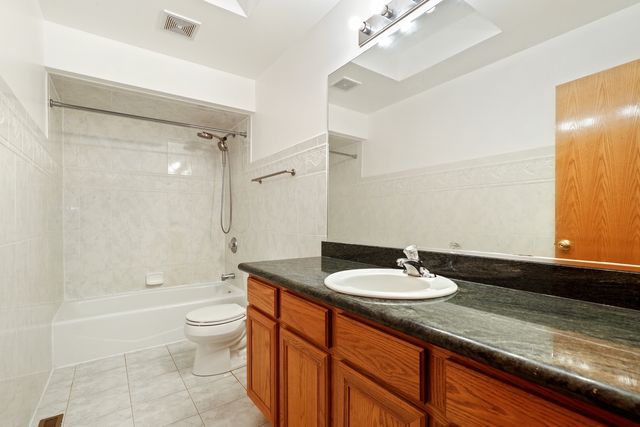 8542 Latrobe Avenue, Burbank, IL 60459