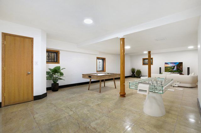 8542 Latrobe Avenue, Burbank, IL 60459