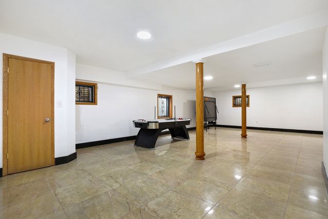8542 Latrobe Avenue, Burbank, IL 60459