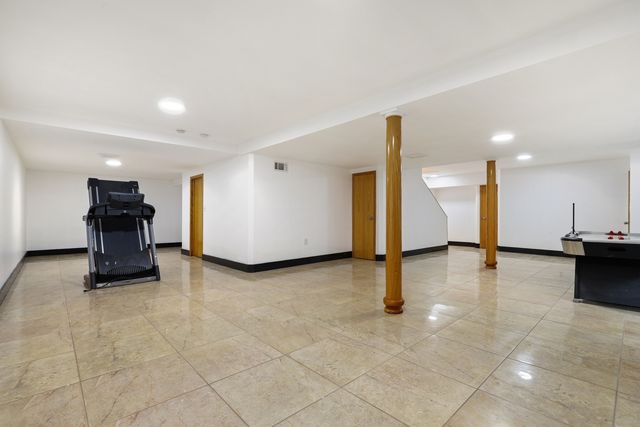 8542 Latrobe Avenue, Burbank, IL 60459